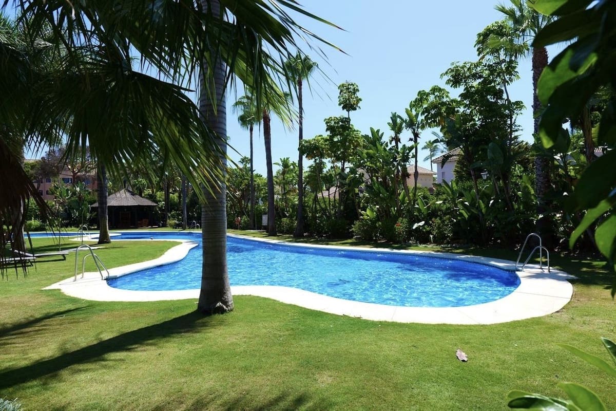 3 bedroom Apartment for sale in Puerto Banus with pool garage - € 849,000 (Ref: 9733241)