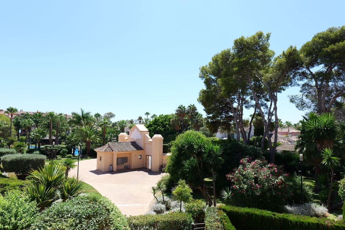 3 bedroom Apartment for sale in Puerto Banus with pool garage - € 849,000 (Ref: 9733241)