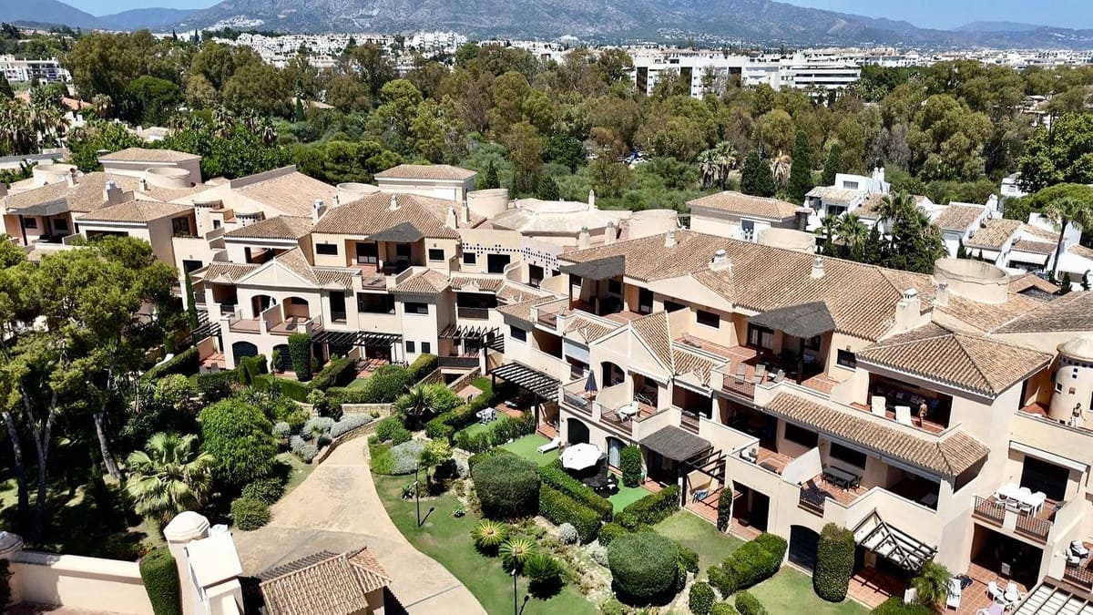 3 bedroom Apartment for sale in Puerto Banus with pool garage - € 849,000 (Ref: 9733241)