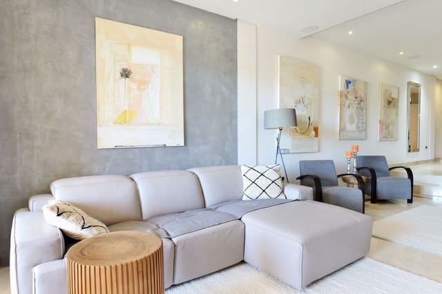 3 soveværelse Lejlighed til salg i Puerto Banus, Marbella med swimmingpool garage - € 849.000 (Ref: 9733241)