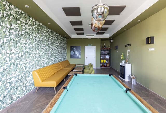 2 soveværelse Restaurant/Bar til salg i El Paraiso, Estepona - € 800.000 (Ref: 9733242)