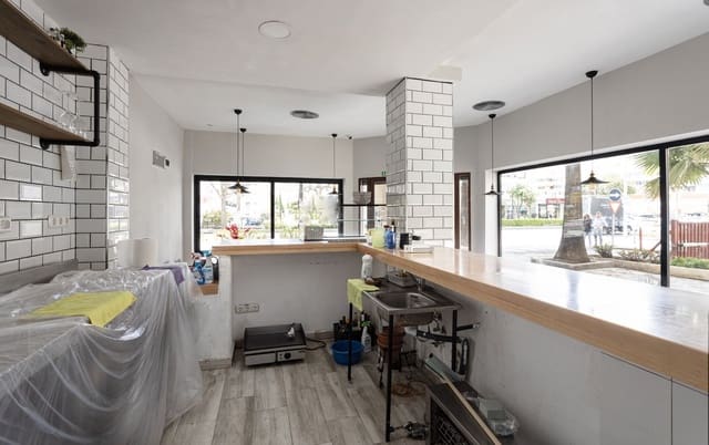 Commercial for sale in Marbella with garage - € 775,000 (Ref: 9733244)