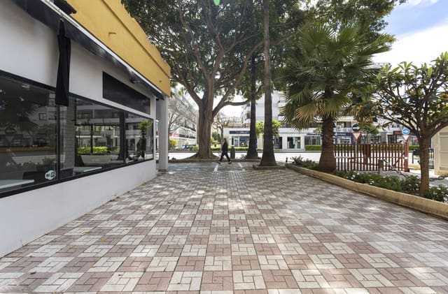 Local Commercial à vendre à Marbella avec garage - 775 000 € (Ref: 9733244)