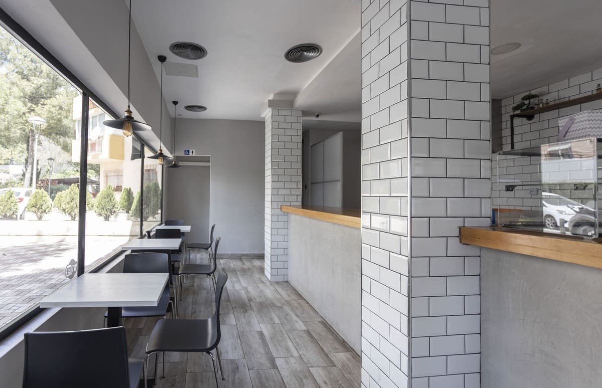 Local Commercial à vendre à Marbella avec garage - 775 000 € (Ref: 9733244)