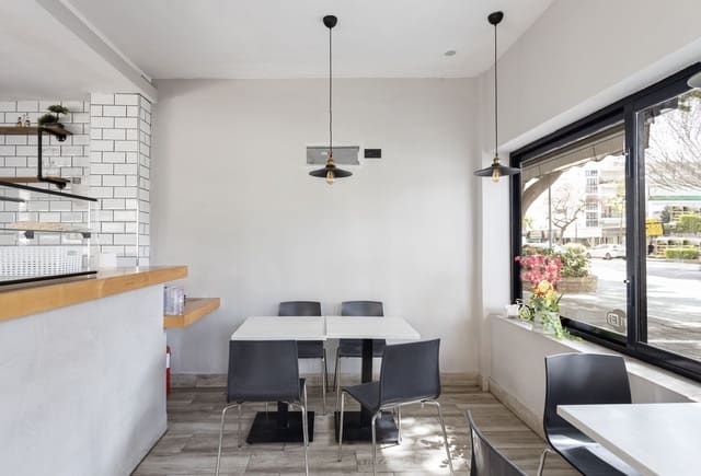 Erhverv til salg i Marbella med garage - € 775.000 (Ref: 9733244)