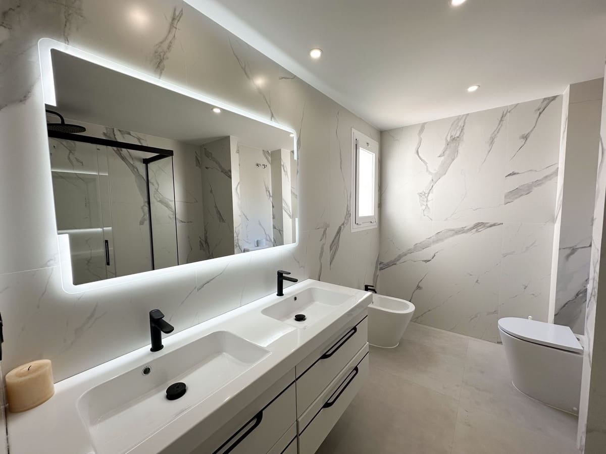 3 bedroom Apartment for sale in San Pedro de Alcantara with pool garage - € 745,000 (Ref: 9733245)