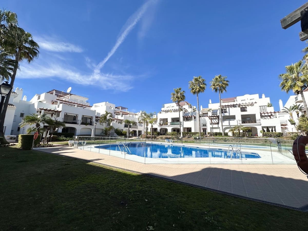 3 bedroom Apartment for sale in San Pedro de Alcantara with pool garage - € 745,000 (Ref: 9733245)