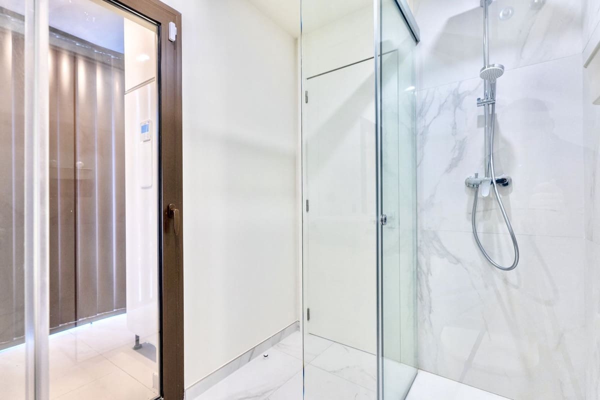 2 bedroom Apartment for sale in Fuengirola with pool garage - € 725,000 (Ref: 9733247)