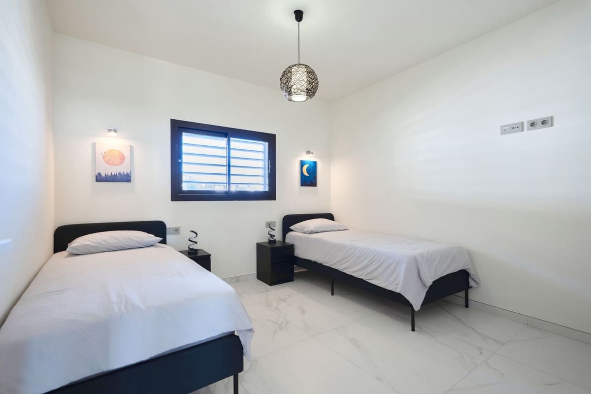 2 bedroom Apartment for sale in Fuengirola with pool garage - € 725,000 (Ref: 9733247)