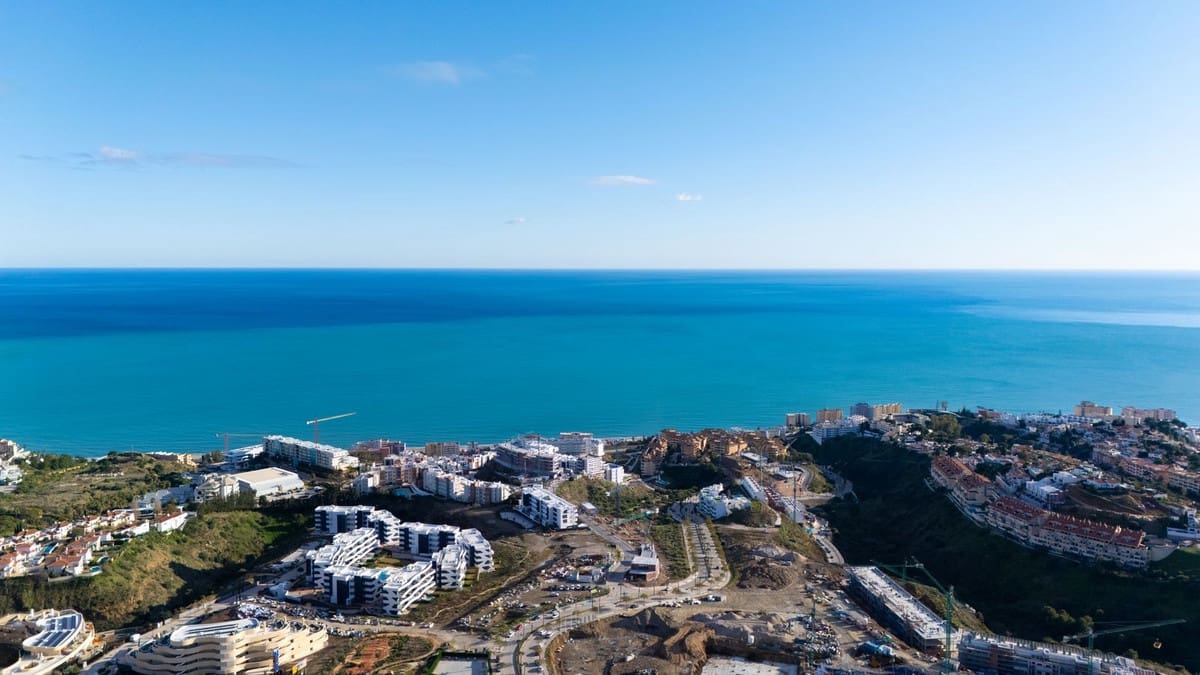 2 bedroom Apartment for sale in Fuengirola with pool garage - € 725,000 (Ref: 9733247)