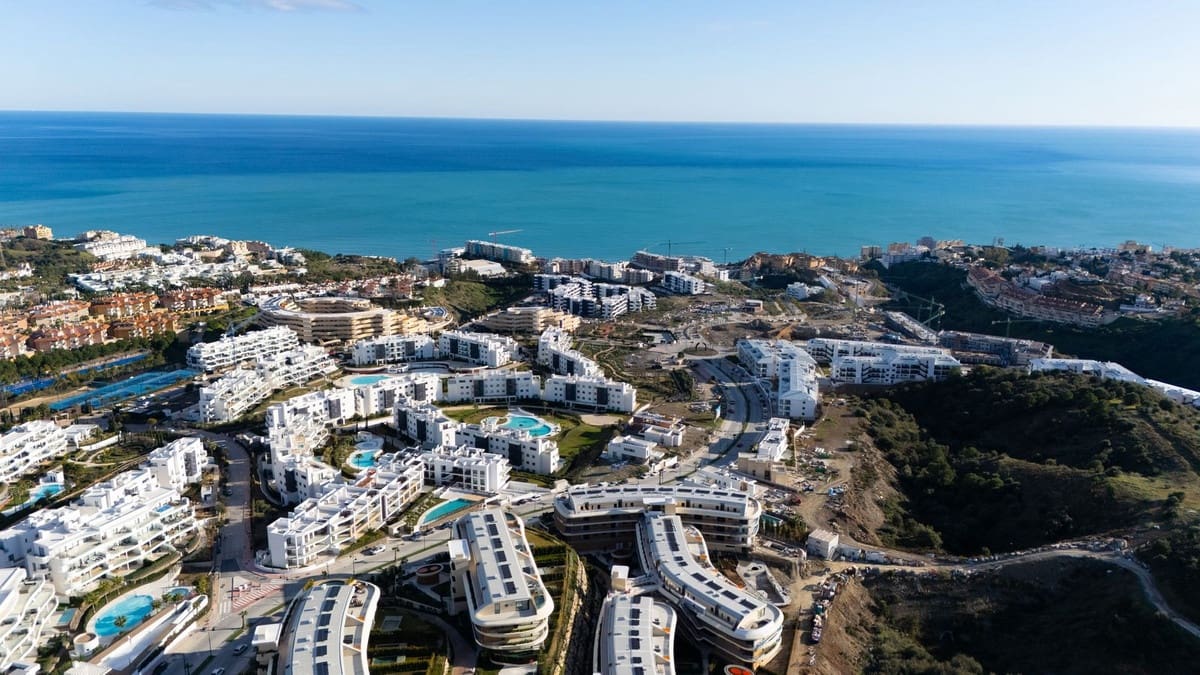 2 bedroom Apartment for sale in Fuengirola with pool garage - € 725,000 (Ref: 9733247)