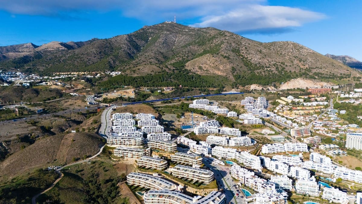 2 bedroom Apartment for sale in Fuengirola with pool garage - € 725,000 (Ref: 9733247)