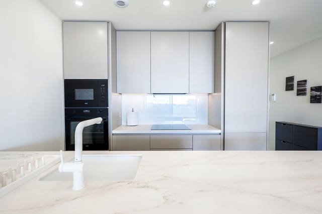 2 soverom Leilighet til salgs i Fuengirola med svømmebasseng garasje - € 725 000 (Ref: 9733247)