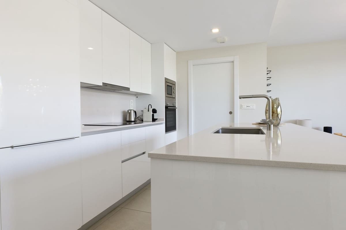 3 Zimmer Apartment zu verkaufen in Estepona mit Pool Garage - 695.000 € (Ref: 9733248)