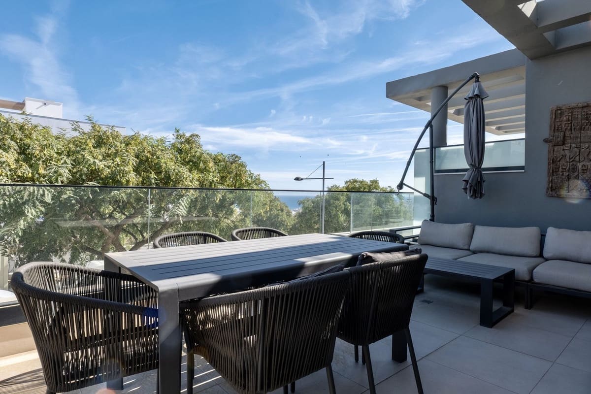 3 Zimmer Apartment zu verkaufen in Estepona mit Pool Garage - 695.000 € (Ref: 9733248)