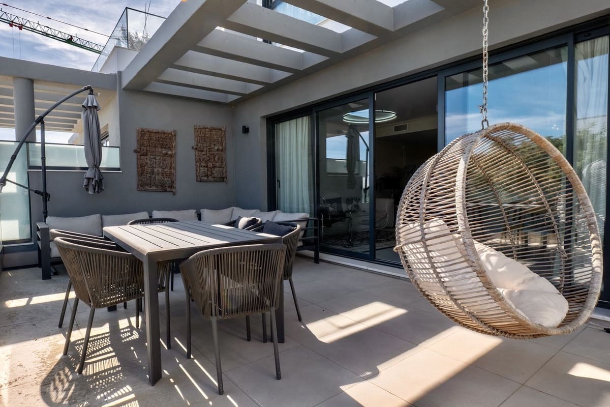 3 Zimmer Apartment zu verkaufen in Estepona mit Pool Garage - 695.000 € (Ref: 9733248)