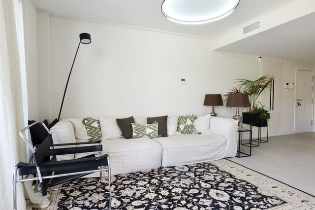 3 sovrum Lägenhet till salu i Estepona med pool garage - 695 000 € (Ref: 9733248)
