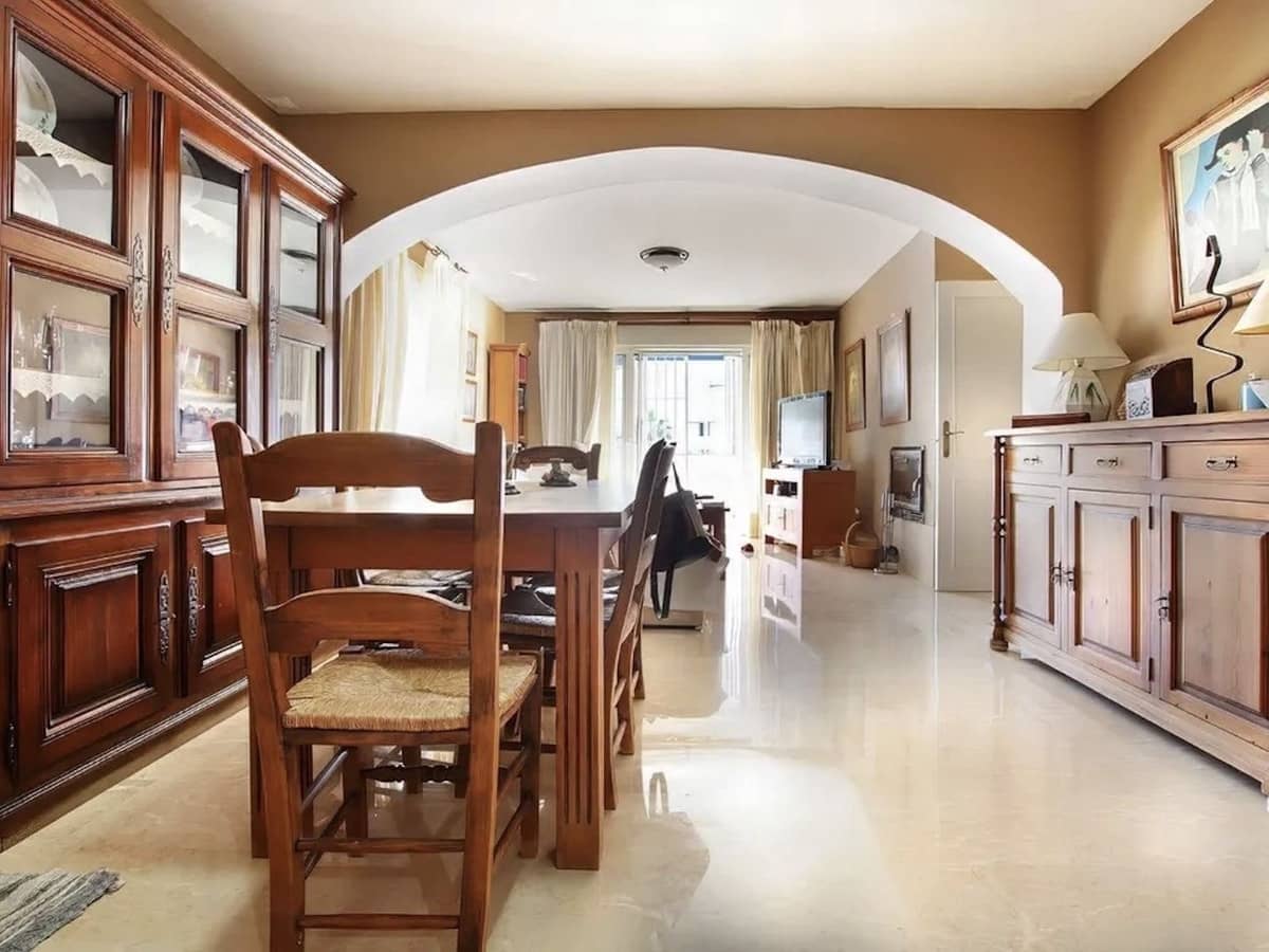 3 bedroom Apartment for sale in Nueva Andalucia with pool - € 680,000 (Ref: 9733249)