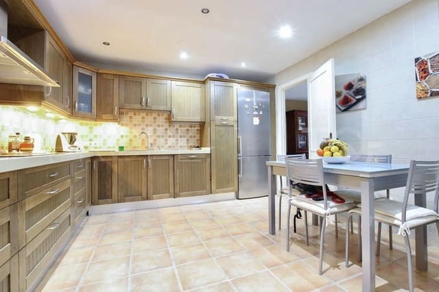 3 sypialnia Apartament na sprzedaż w Nueva Andalucia, Marbella z basenem - 680 000 € (Ref: 9733249)