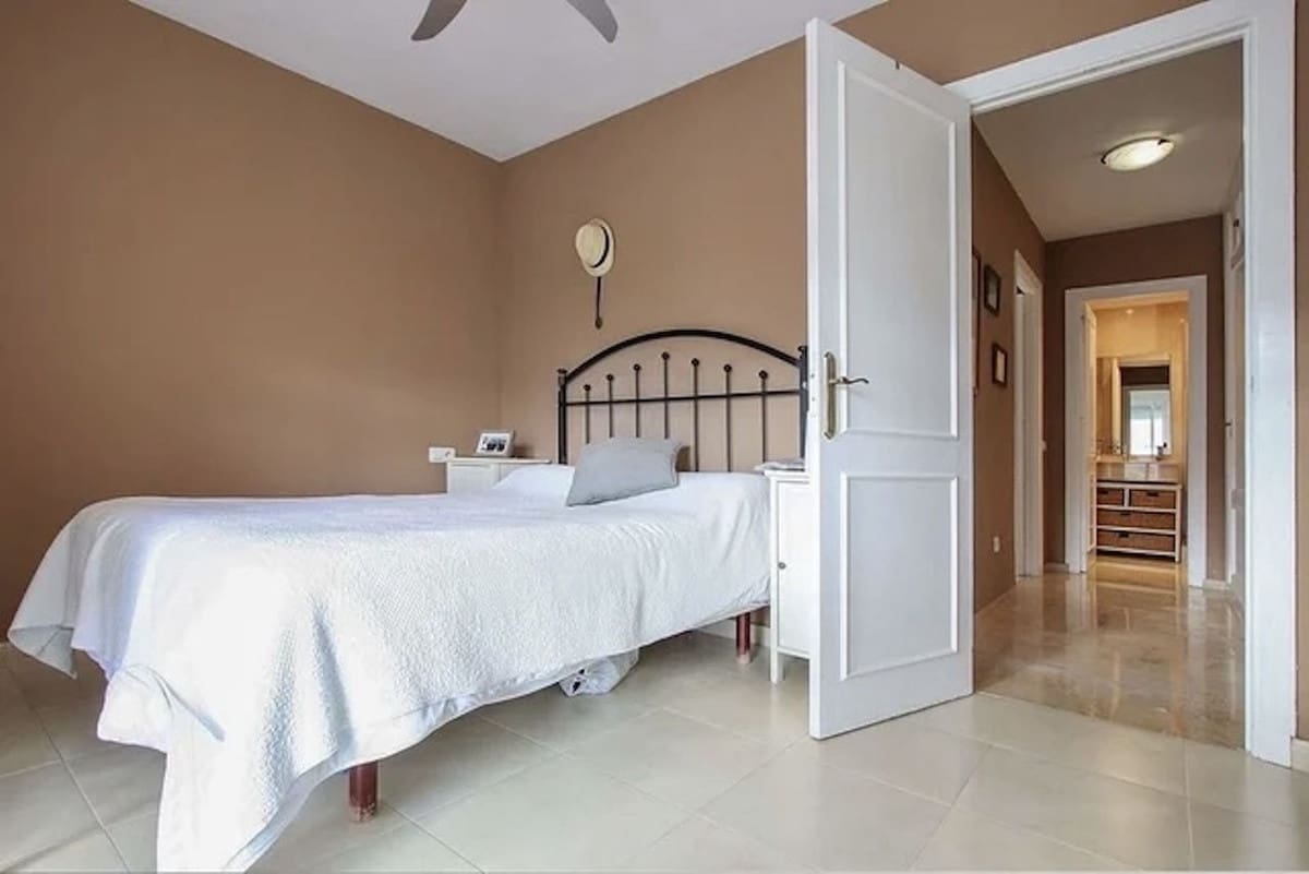 3 bedroom Apartment for sale in Nueva Andalucia with pool - € 680,000 (Ref: 9733249)