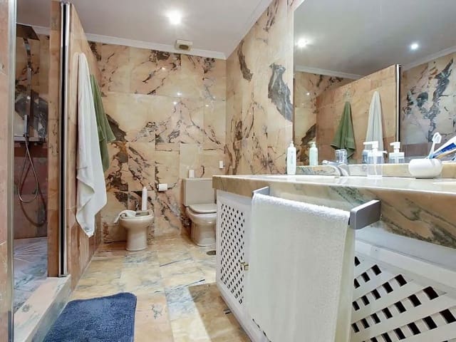 3 bedroom Apartment for sale in Nueva Andalucia, Marbella with pool - € 680,000 (Ref: 9733249)