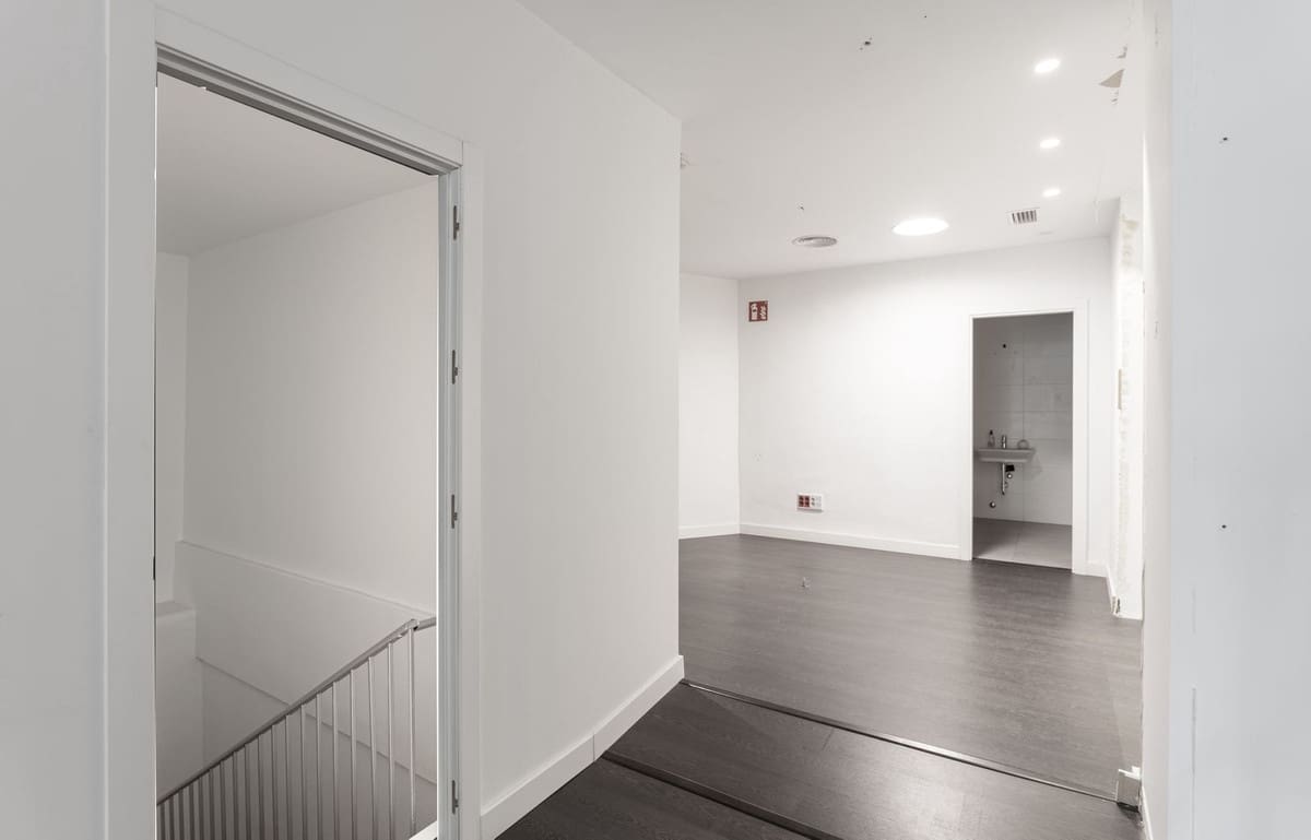 Kaupallinen myytävänä paikassa Marbella - 675 000 € (Ref: 9733251)