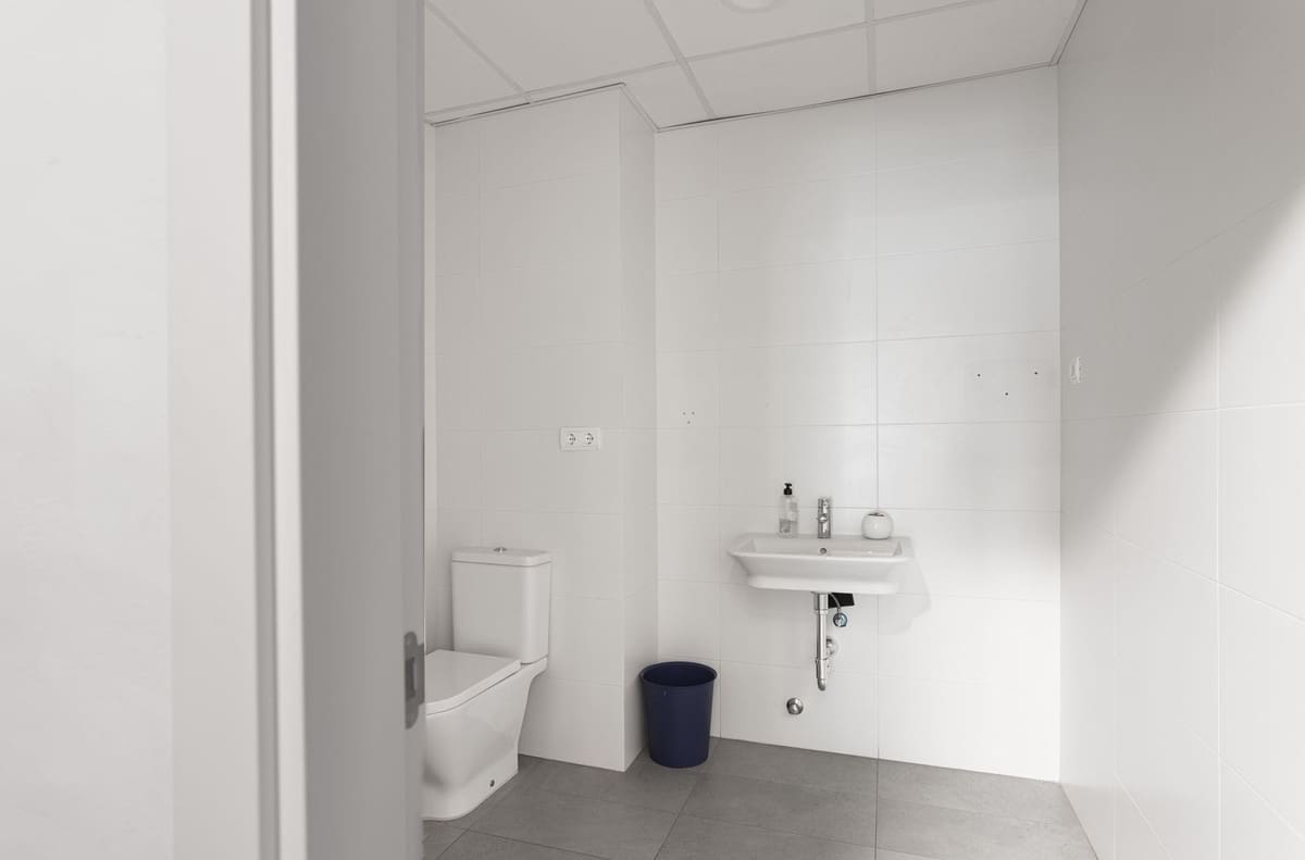 Kaupallinen myytävänä paikassa Marbella - 675 000 € (Ref: 9733251)