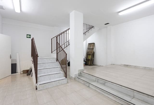 Kaupallinen myytävänä paikassa Marbella - 675 000 € (Ref: 9733251)