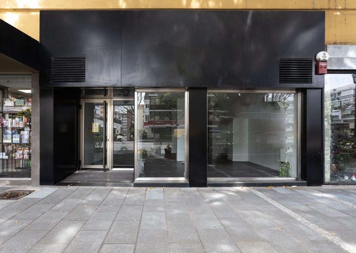 Kaupallinen myytävänä paikassa Marbella - 675 000 € (Ref: 9733251)