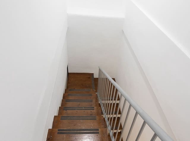 Kaupallinen myytävänä paikassa Marbella - 675 000 € (Ref: 9733251)