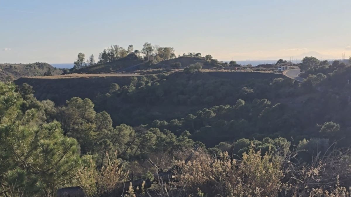 Terrain à Bâtir à vendre à Benahavis - 670 000 € (Ref: 9733252)