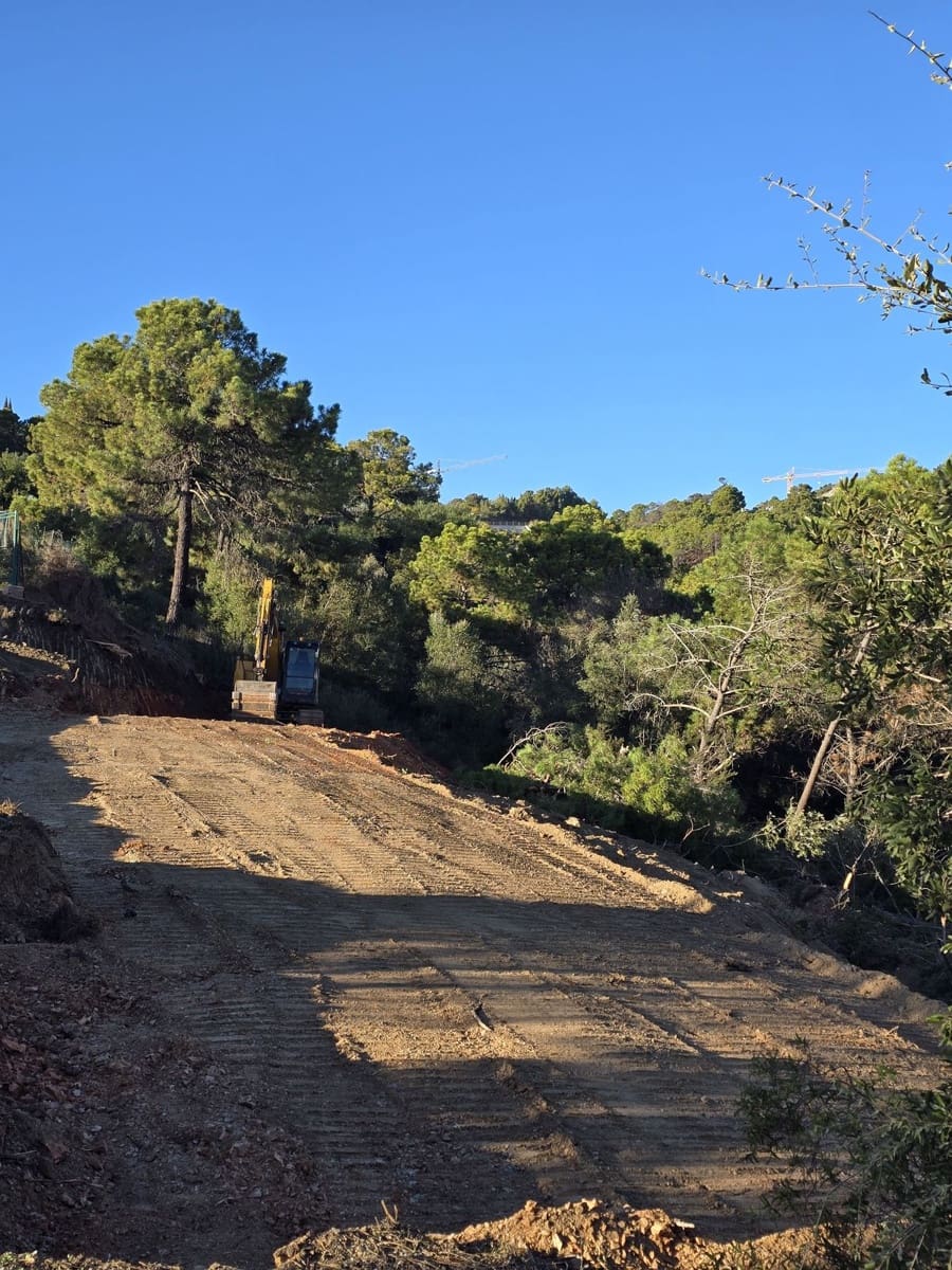 Terrain à Bâtir à vendre à Benahavis - 670 000 € (Ref: 9733252)