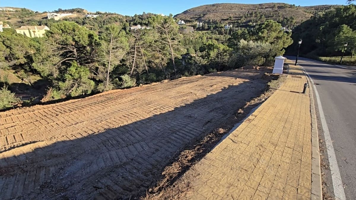 Terrain à Bâtir à vendre à Benahavis - 670 000 € (Ref: 9733252)