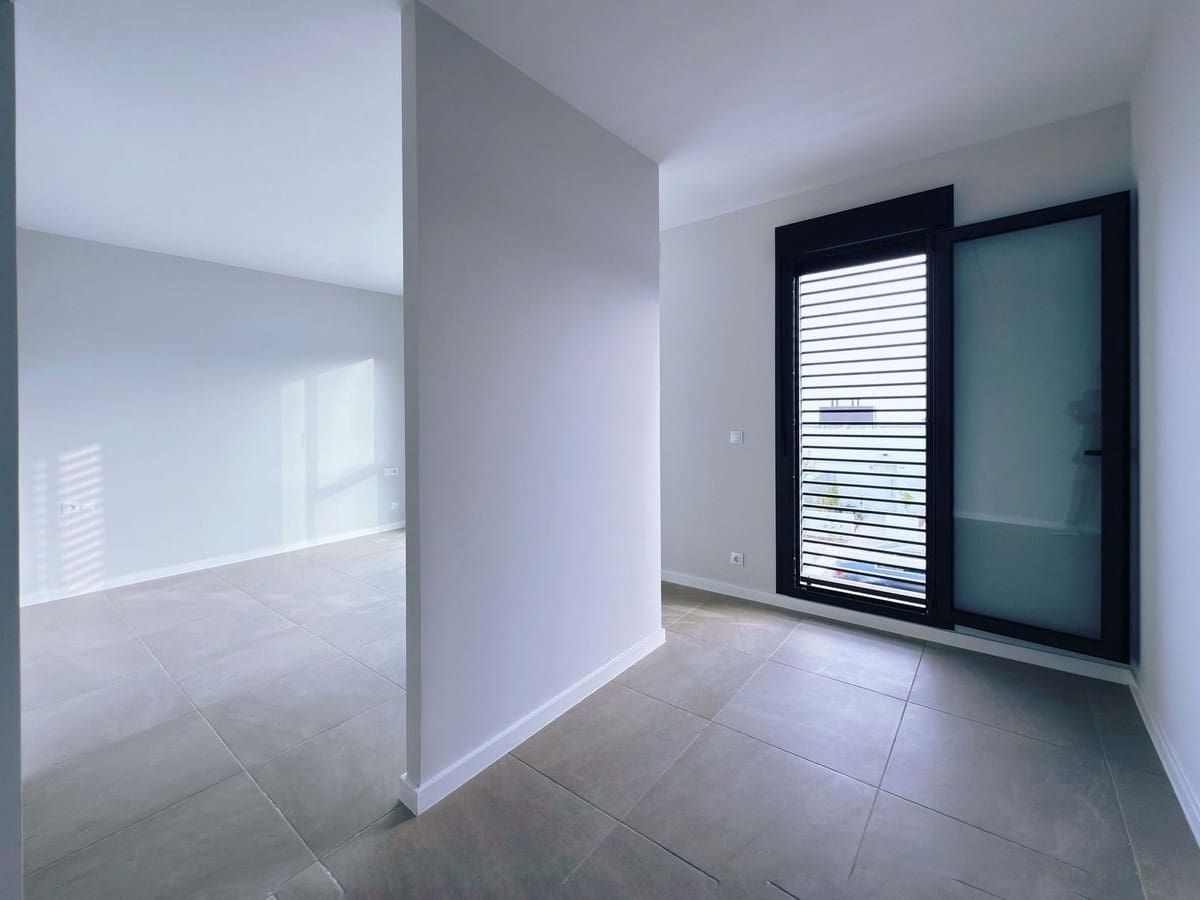 4 bedroom Townhouse for sale in Riviera del Sol with pool garage - € 599,000 (Ref: 9733255)