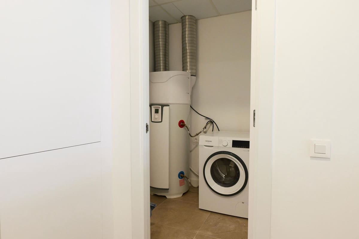 Apartamento de 2 habitaciones en Estepona en venta con piscina garaje - 595.000 € (Ref: 9733256)