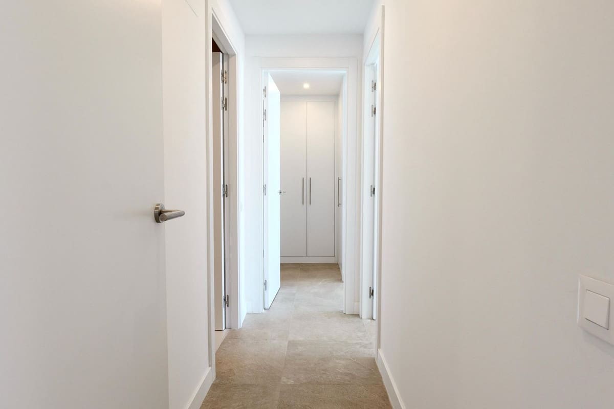 Apartamento de 2 habitaciones en Estepona en venta con piscina garaje - 595.000 € (Ref: 9733256)