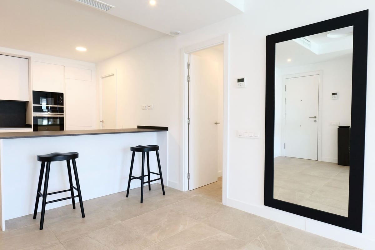 Apartamento de 2 habitaciones en Estepona en venta con piscina garaje - 595.000 € (Ref: 9733256)