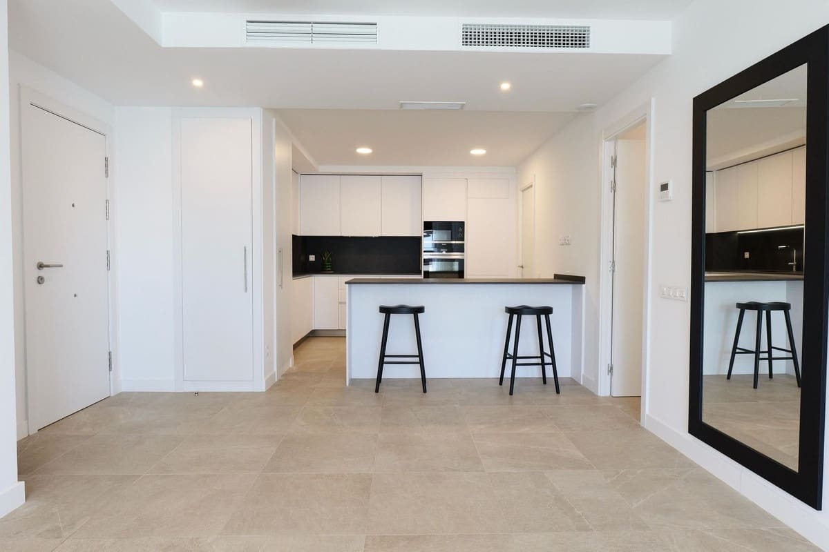 Apartamento de 2 habitaciones en Estepona en venta con piscina garaje - 595.000 € (Ref: 9733256)