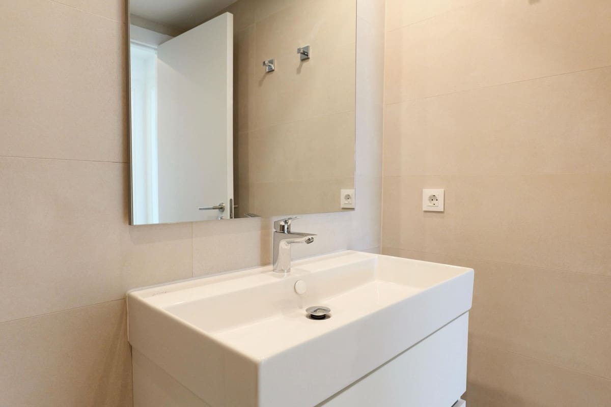 Apartamento de 2 habitaciones en Estepona en venta con piscina garaje - 595.000 € (Ref: 9733256)