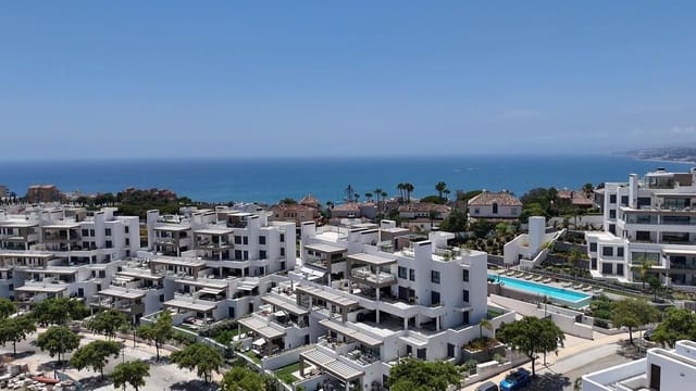 2 soveværelse Lejlighed til salg i Estepona med swimmingpool garage - € 595.000 (Ref: 9733256)