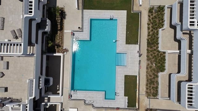 2 soveværelse Lejlighed til salg i Estepona med swimmingpool garage - € 595.000 (Ref: 9733256)