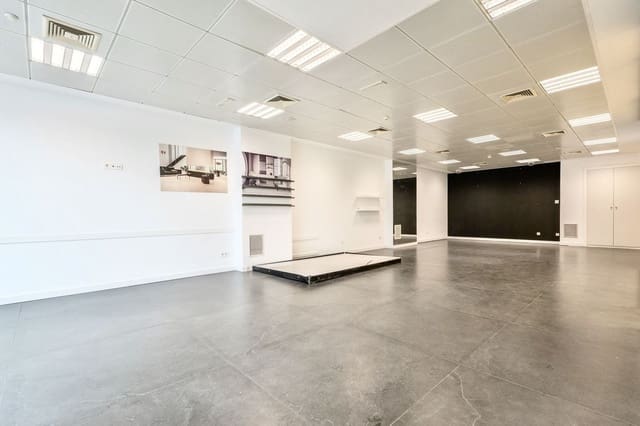 4 bedroom Commercial for sale in Mijas Costa, Mijas - € 590,000 (Ref: 9733257)