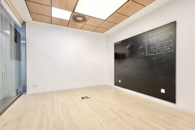 4 bedroom Commercial for sale in Mijas Costa, Mijas - € 590,000 (Ref: 9733257)