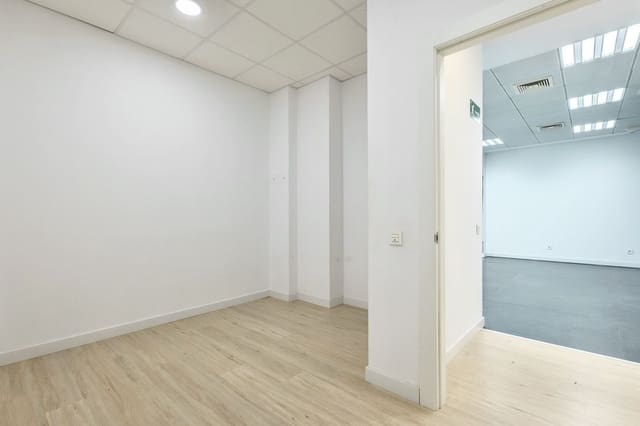 4 bedroom Commercial for sale in Mijas Costa, Mijas - € 590,000 (Ref: 9733257)