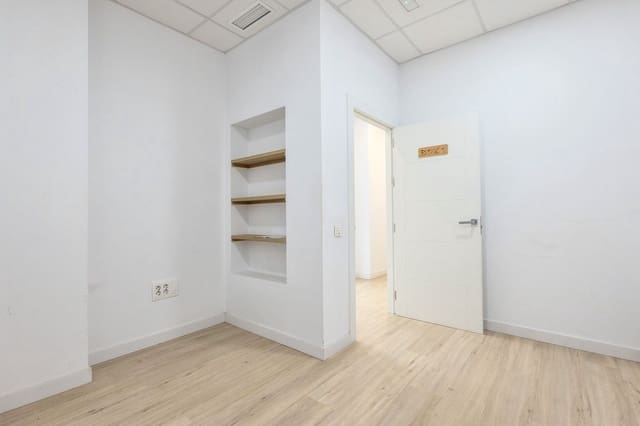 4 soverom Kommersiell til salgs i Mijas Costa, Mijas - € 590 000 (Ref: 9733257)