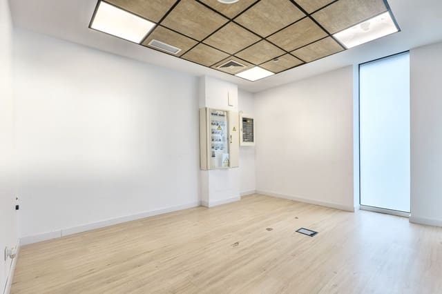 4 chambre Local Commercial à vendre à Mijas Costa, Mijas - 590 000 € (Ref: 9733257)