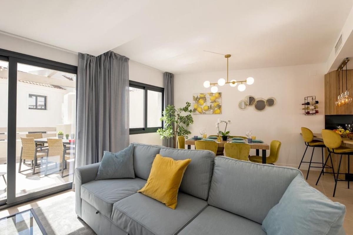 Casa de 3 habitaciones en El Paraiso en venta con piscina garaje - 560.000 € (Ref: 9733258)