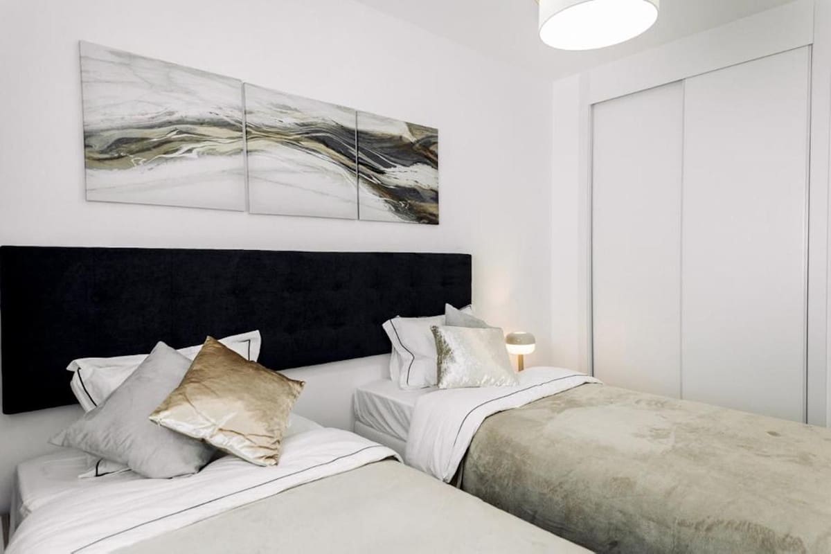 Casa de 3 habitaciones en El Paraiso en venta con piscina garaje - 560.000 € (Ref: 9733258)