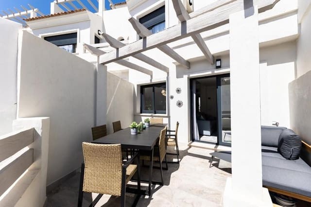 Casa de 3 habitaciones en El Paraiso, Estepona en venta con piscina garaje - 560.000 € (Ref: 9733258)