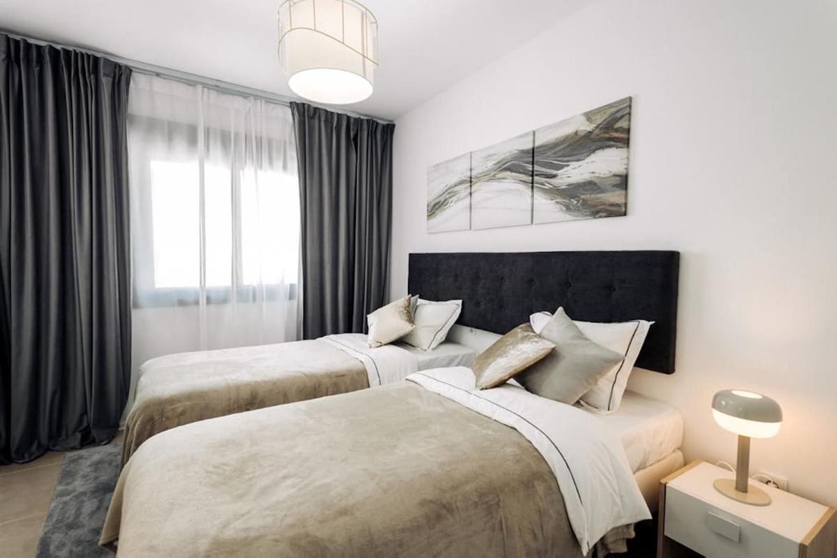 Casa de 3 habitaciones en El Paraiso en venta con piscina garaje - 560.000 € (Ref: 9733258)